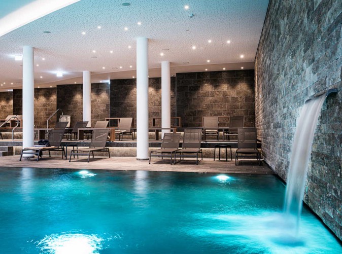 040_Schoene-Aussichten-Touristik-ameron-neuschwanstein-alpsee-resort-spa-pool-2-Farbreduzierung_318a1a281d 